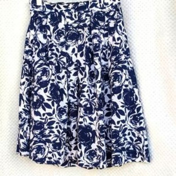 Harp & Dublin Dresses & Skirts - ON SALE TODAY HARP & DUBLIN  size 12/14 White & Navy blue Pleated Full Skirt